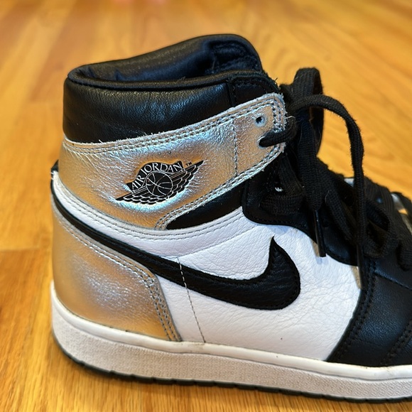 2021 NIKE AIR JORDAN BLACK AND SILVER HIGH TOPS - SIZE 7 1/2 - Picture 3 of 10